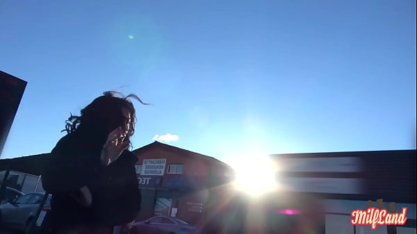 Sabrine, somptueuse brune, veut du sexe anal